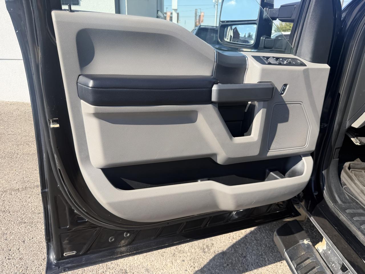 2017 Ford SUPER DUTY F-350 SRW XLT | Power Stroke Diesel Photo
