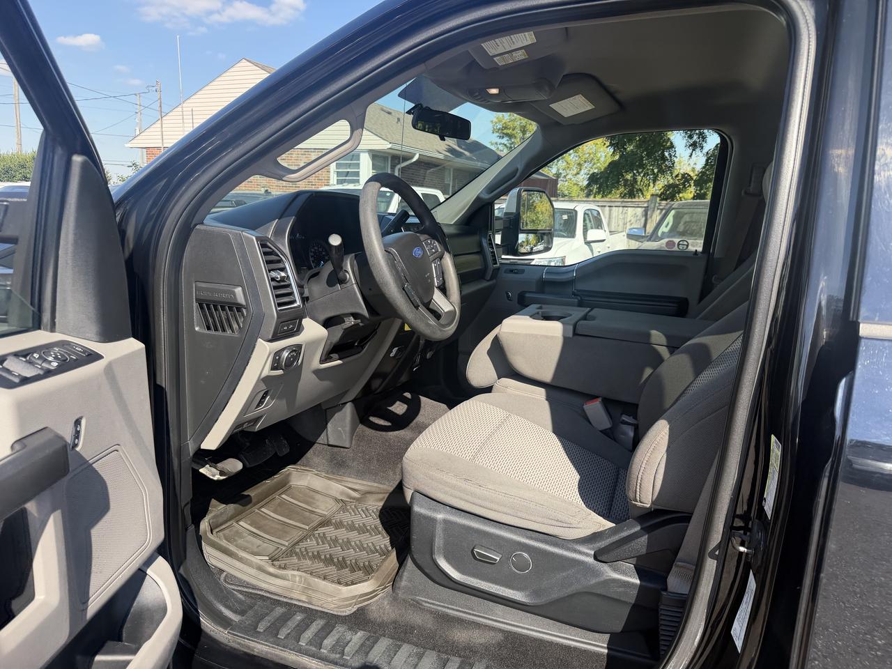 2017 Ford SUPER DUTY F-350 SRW XLT | Power Stroke Diesel Photo