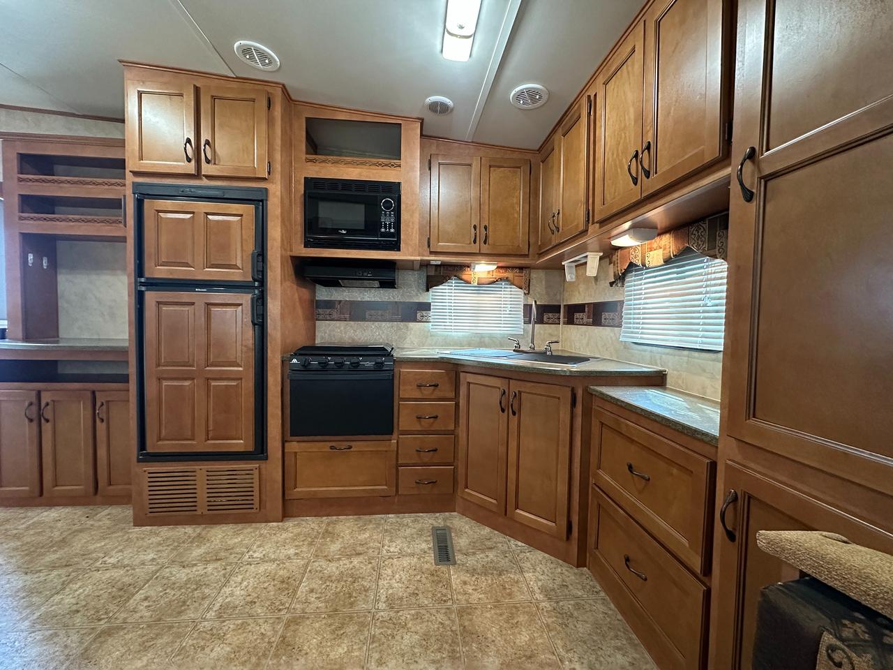 2012 Gulf Stream Canyon Trail 26FRKW 