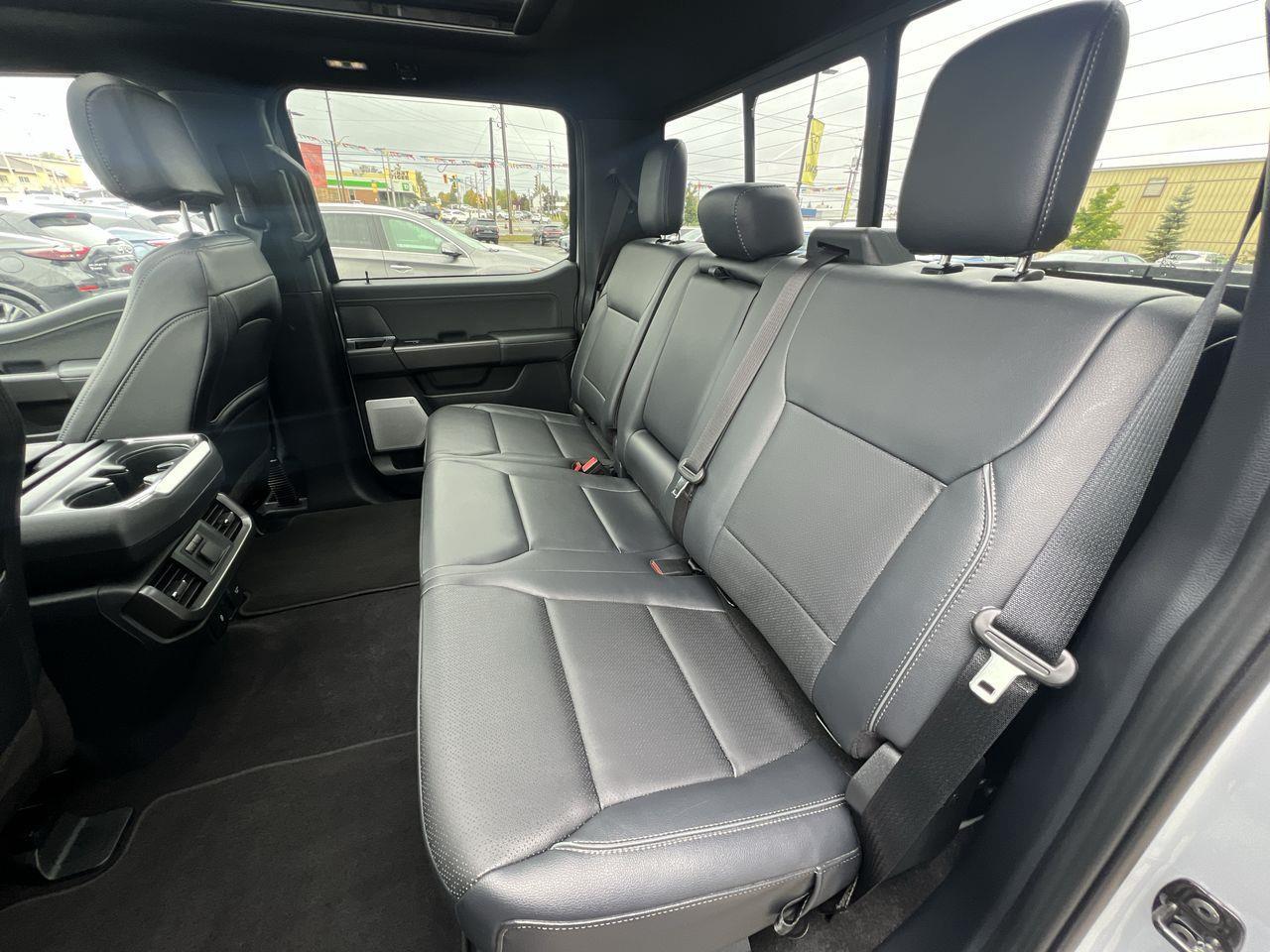 2025 Ford F-150 Lariat 4X4, HYBRID, MOONROOF, HEATED/COOLED LEATHER SEATS, NAV, CRUISE CONTROL, BACK UP CAM!!! Photo