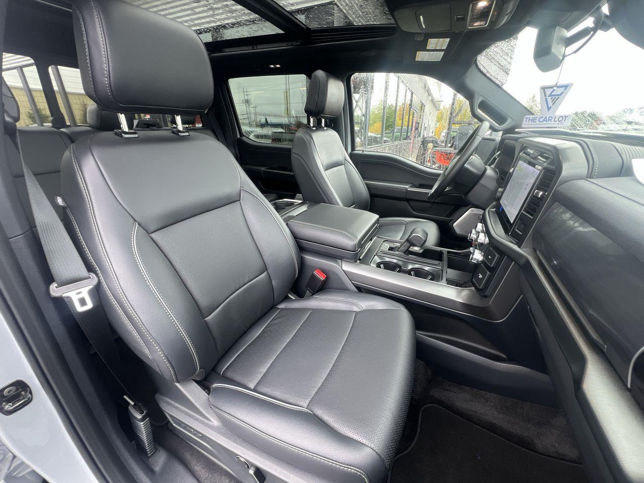 2025 Ford F-150 Lariat 4X4, HYBRID, MOONROOF, HEATED/COOLED LEATHER SEATS, NAV, CRUISE CONTROL, BACK UP CAM!!! Photo