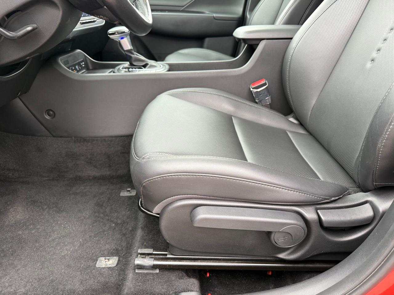 2025 Hyundai KONA 2.0L Preferred w/Trend Package Sunroof! Leather! AutoStart! Photo