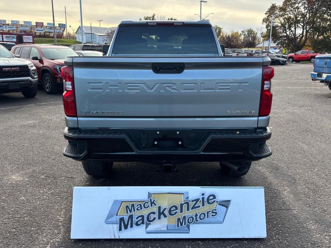 2026 Chevrolet Silverado 2500 HD Custom New 2026 Gas Powered V8 6 Passenger Crew Cab 4X4 Truck with Push Button Start, Remote Vehicle Start, 10-Way Power Drivers Seat, 5th Wheel Prep Package and a 7 Diagonal Touchscreen Radio with Wireless Photo