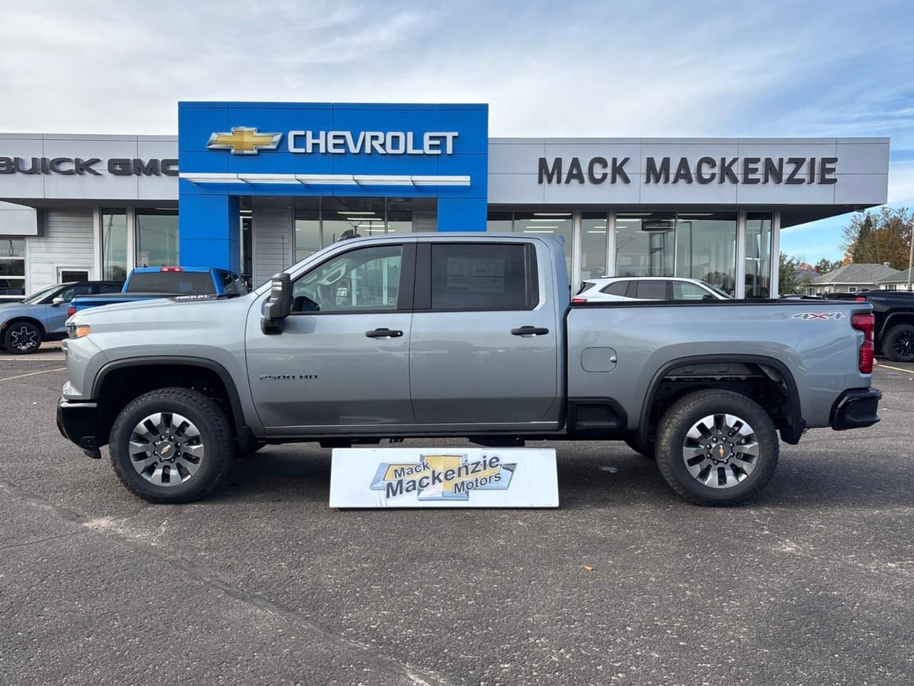 2026 Chevrolet Silverado 2500 HD Custom New 2026 Gas Powered V8 6 Passenger Crew Cab 4X4 Truck with Push Button Start, Remote Vehicle Start, 10-Way Power Drivers Seat, 5th Wheel Prep Package and a 7 Diagonal Touchscreen Radio with Wireless Photo