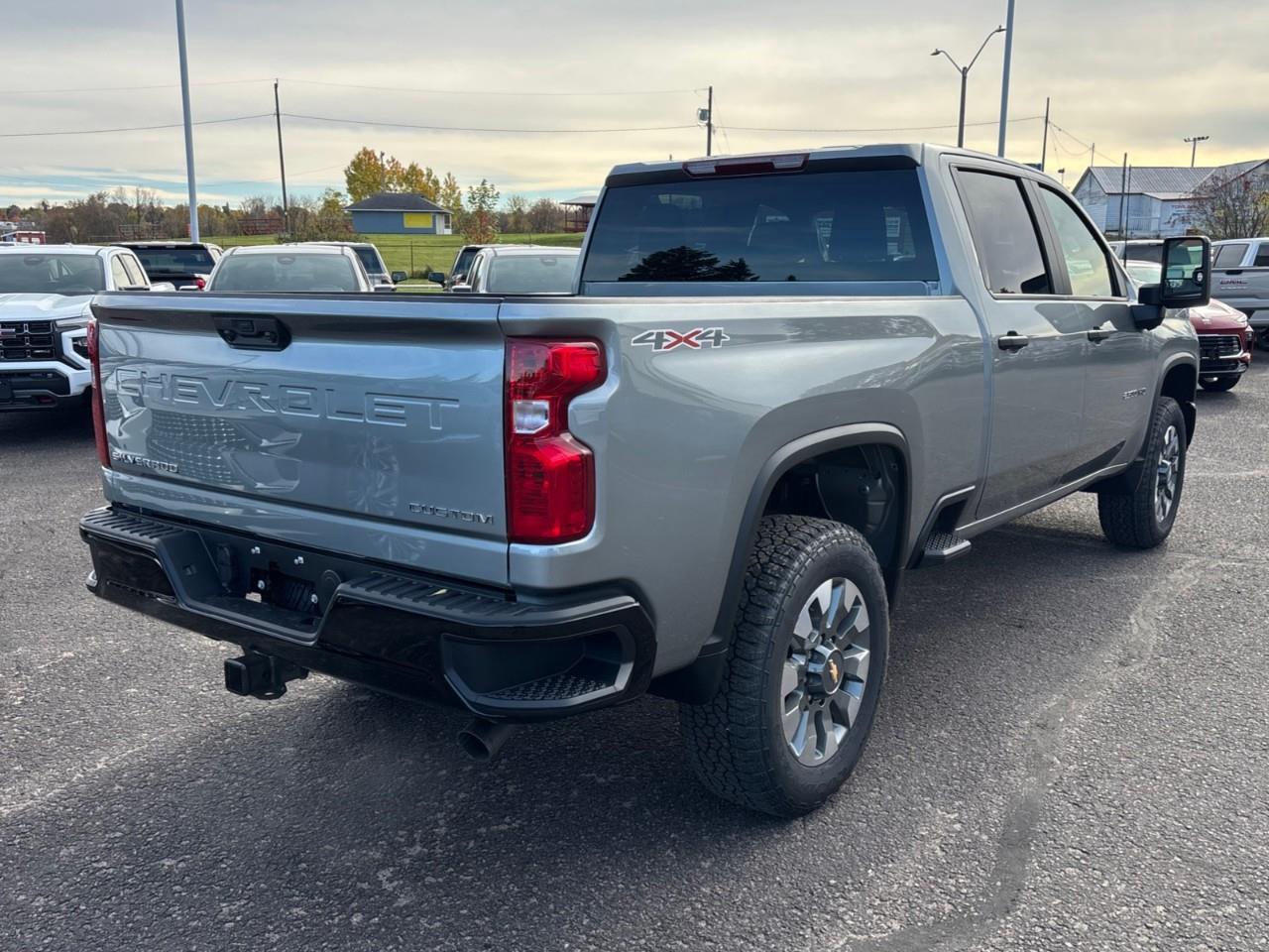 2026 Chevrolet Silverado 2500 HD Custom New 2026 Gas Powered V8 6 Passenger Crew Cab 4X4 Truck with Push Button Start, Remote Vehicle Start, 10-Way Power Drivers Seat, 5th Wheel Prep Package and a 7 Diagonal Touchscreen Radio with Wireless Photo3