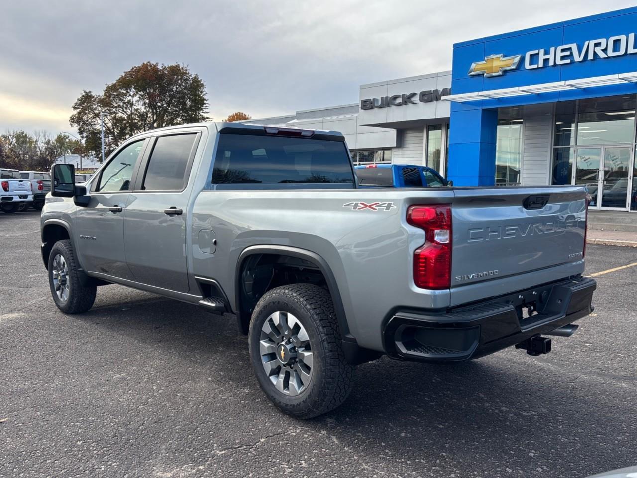2026 Chevrolet Silverado 2500 HD Custom New 2026 Gas Powered V8 6 Passenger Crew Cab 4X4 Truck with Push Button Start, Remote Vehicle Start, 10-Way Power Drivers Seat, 5th Wheel Prep Package and a 7 Diagonal Touchscreen Radio with Wireless Photo