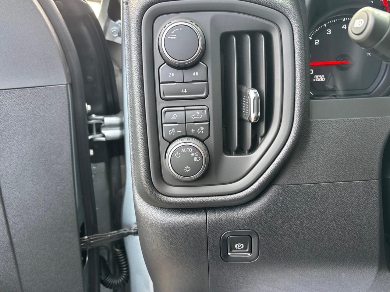 2026 Chevrolet Silverado 2500 HD Custom New 2026 Gas Powered V8 6 Passenger Crew Cab 4X4 Truck with Push Button Start, Remote Vehicle Start, 10-Way Power Drivers Seat, 5th Wheel Prep Package and a 7 Diagonal Touchscreen Radio with Wireless Photo