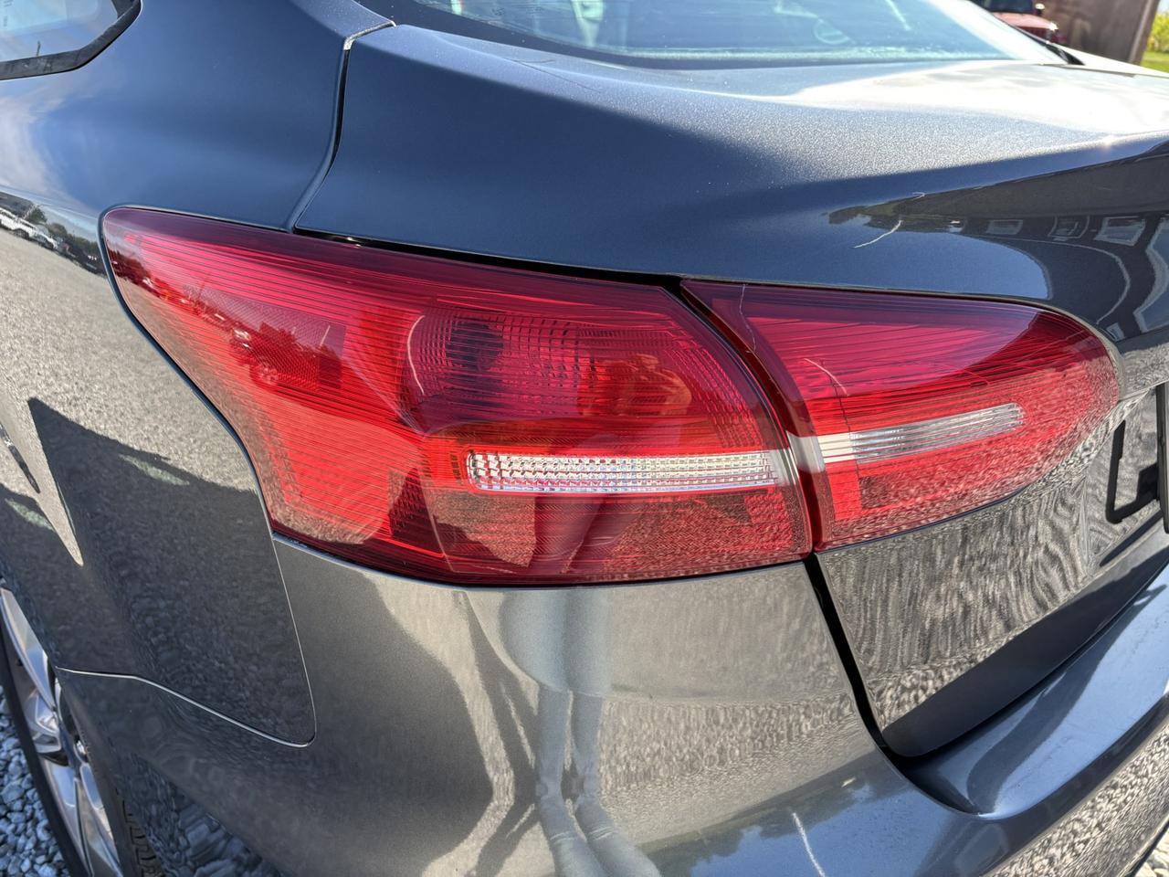 2018 Ford Focus SE Sedan ~CLEAN CARFAX~31 FORD DEALER SERVICE RECORDS~ Photo