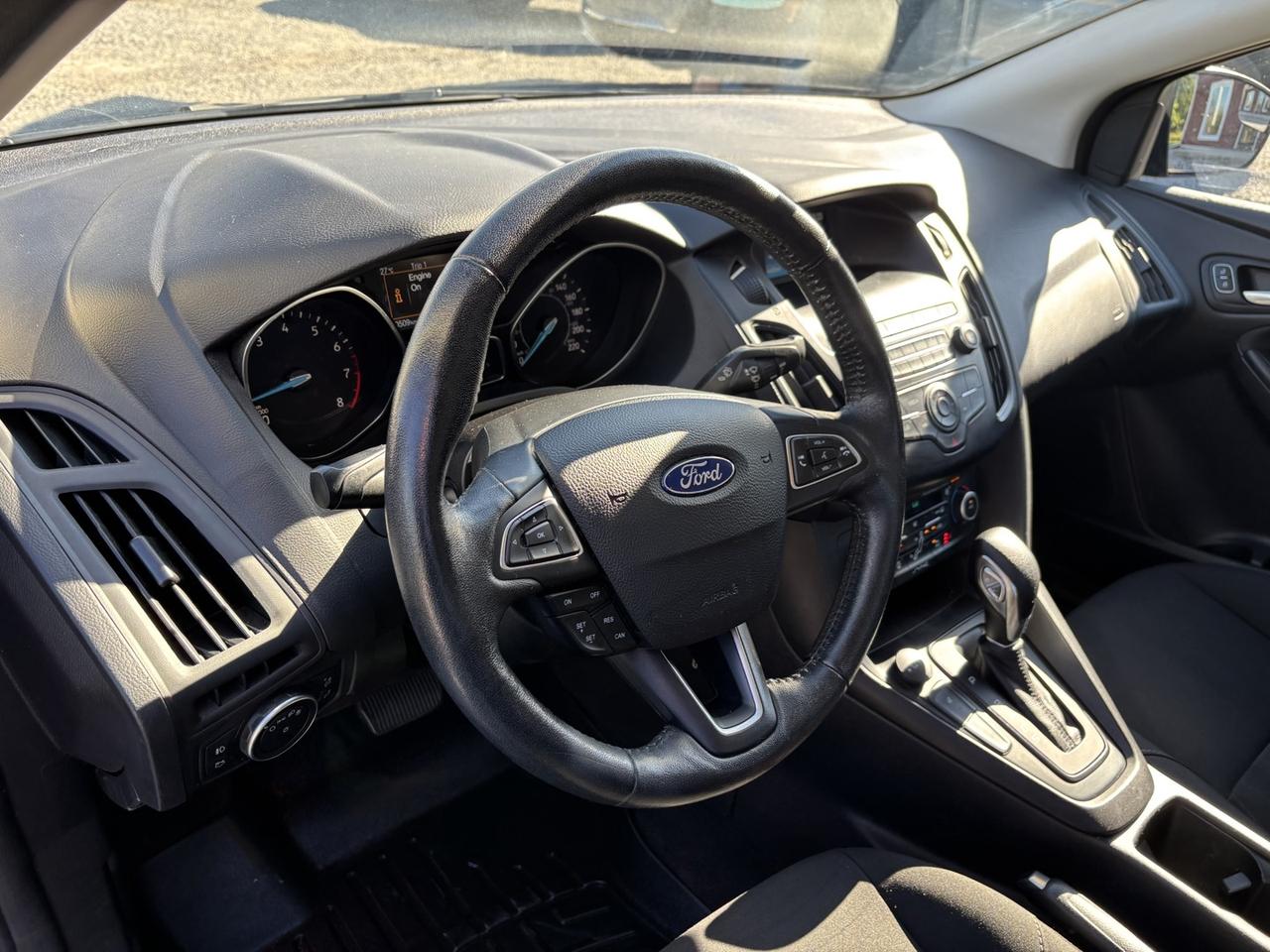 2018 Ford Focus SE Sedan ~CLEAN CARFAX~31 FORD DEALER SERVICE RECORDS~ Photo