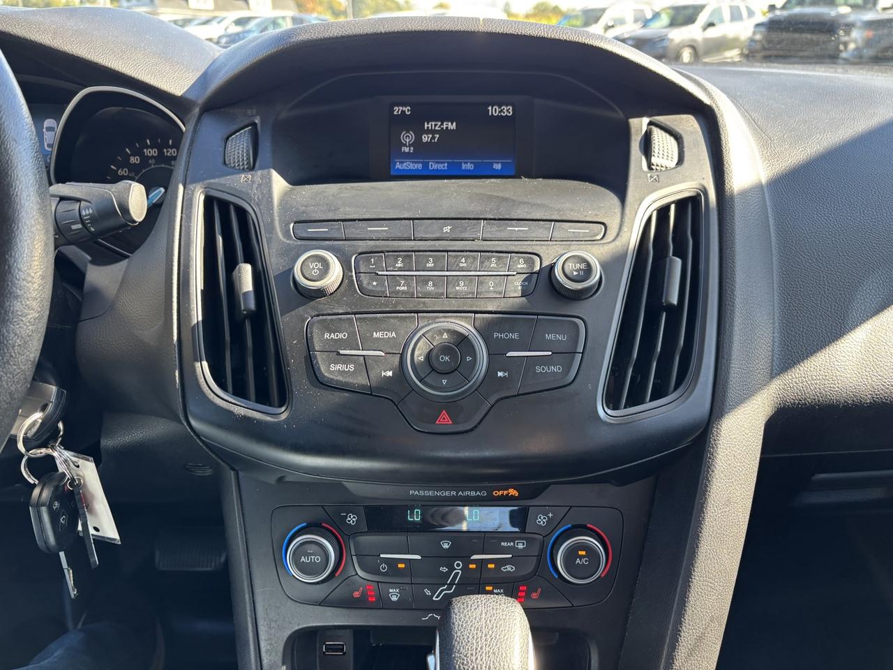2018 Ford Focus SE Sedan ~CLEAN CARFAX~31 FORD DEALER SERVICE RECORDS~ Photo