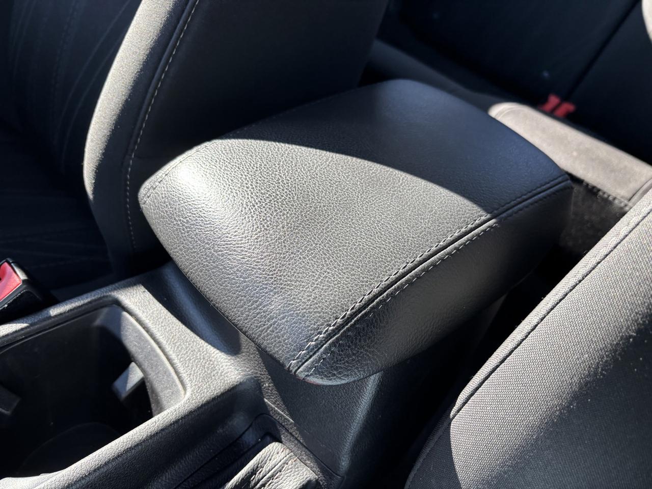 2018 Ford Focus SE Sedan ~CLEAN CARFAX~31 FORD DEALER SERVICE RECORDS~ Photo