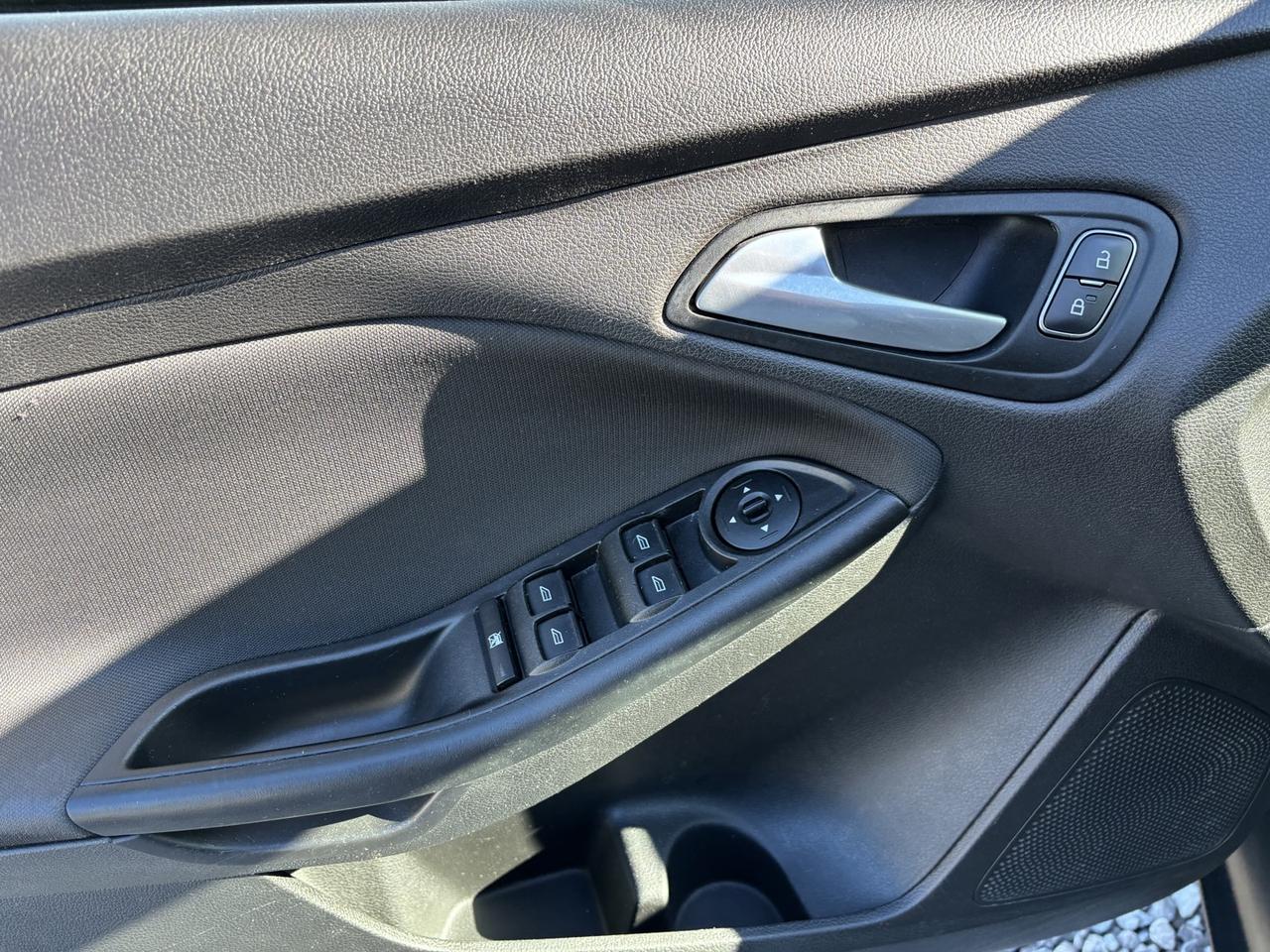 2018 Ford Focus SE Sedan ~CLEAN CARFAX~31 FORD DEALER SERVICE RECORDS~ Photo