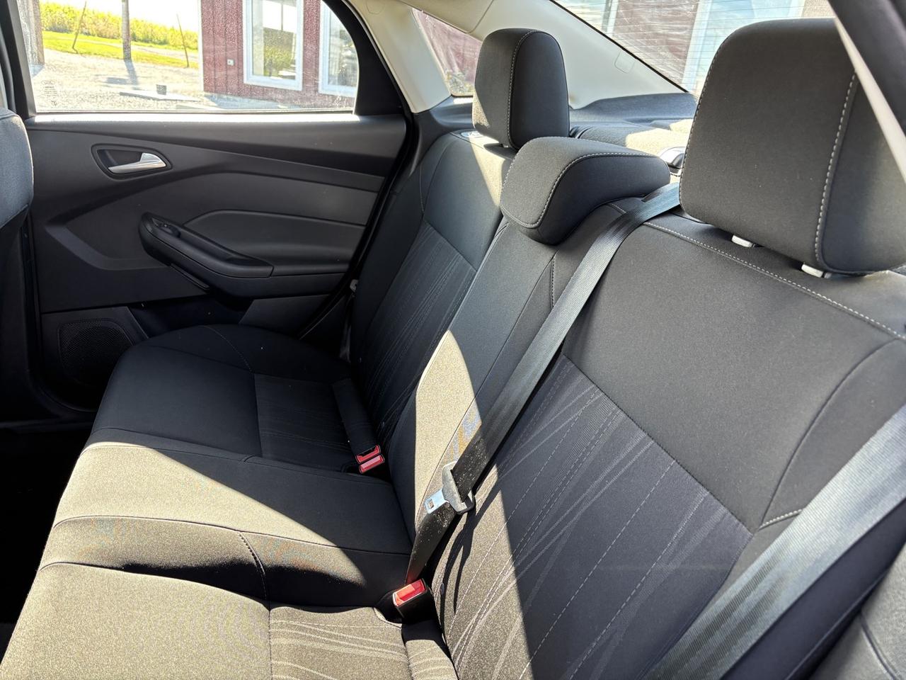 2018 Ford Focus SE Sedan ~CLEAN CARFAX~31 FORD DEALER SERVICE RECORDS~ Photo