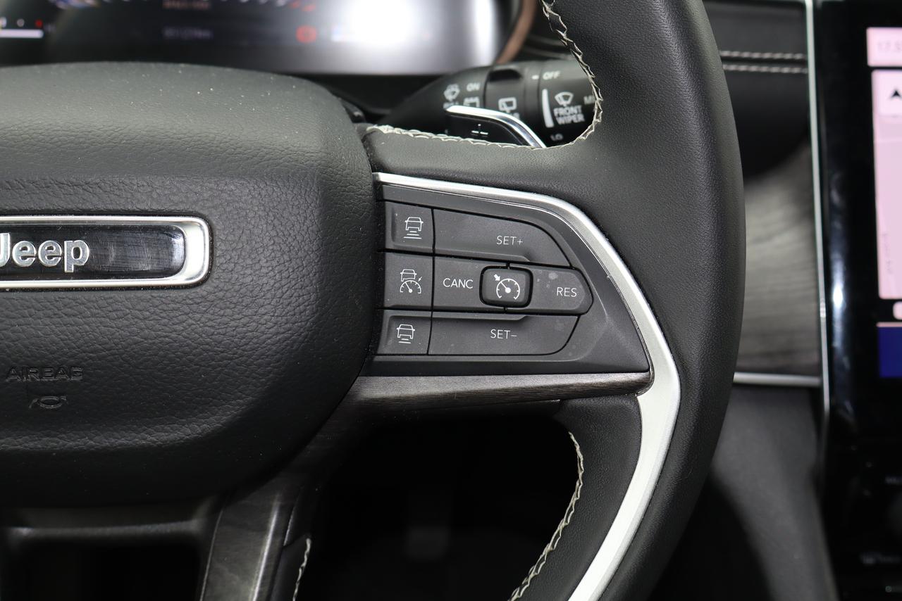 2024 Jeep Cherokee Limited 4X4 Photo