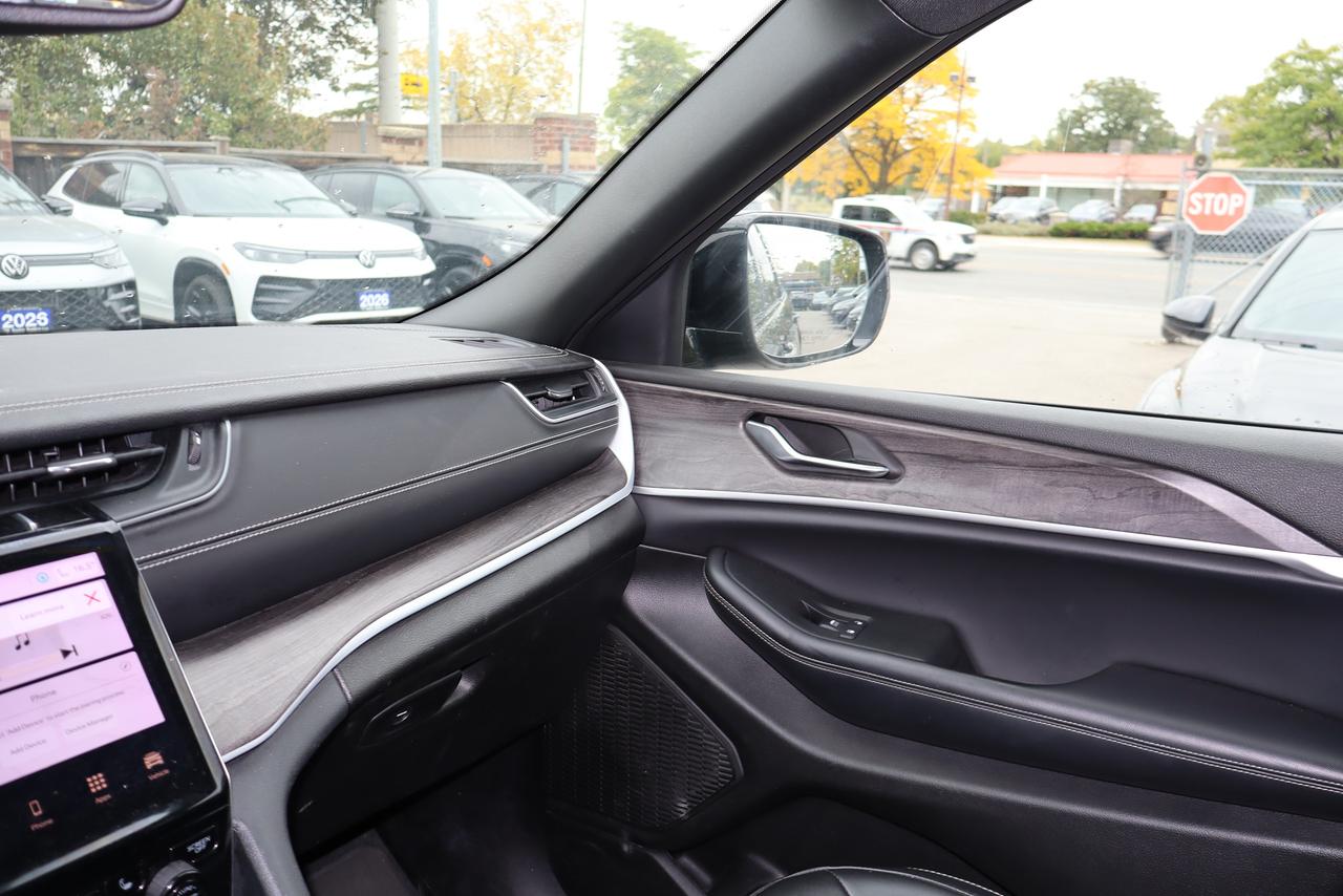 2024 Jeep Cherokee Limited 4X4 Photo