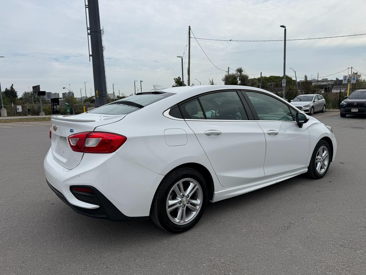 2017 Chevrolet Cruze RS Photo3