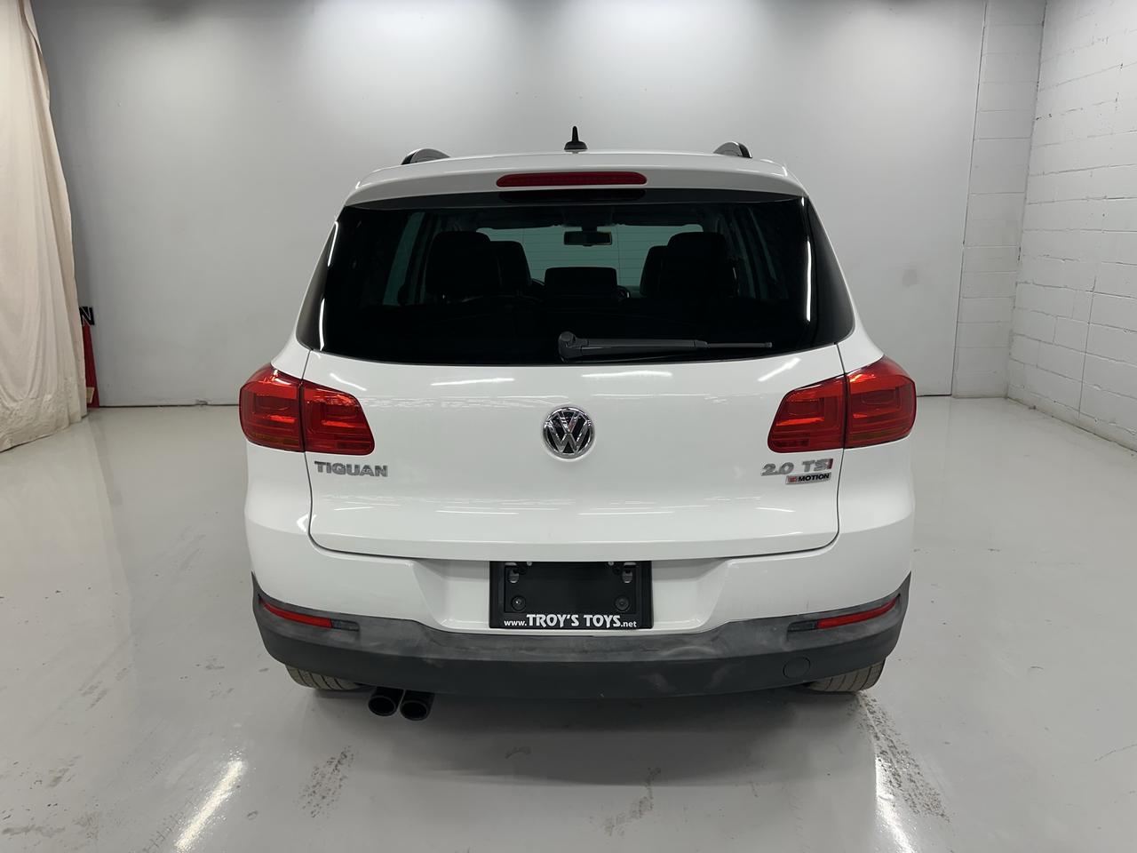 2017 Volkswagen Tiguan 4MOTION 4dr Wolfsburg Edition Photo5
