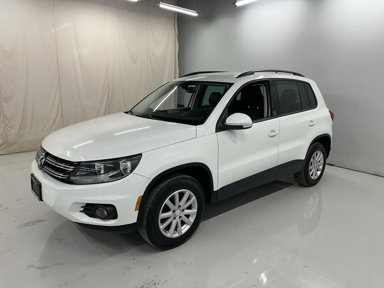 2017 Volkswagen Tiguan 4MOTION 4dr Wolfsburg Edition Photo3