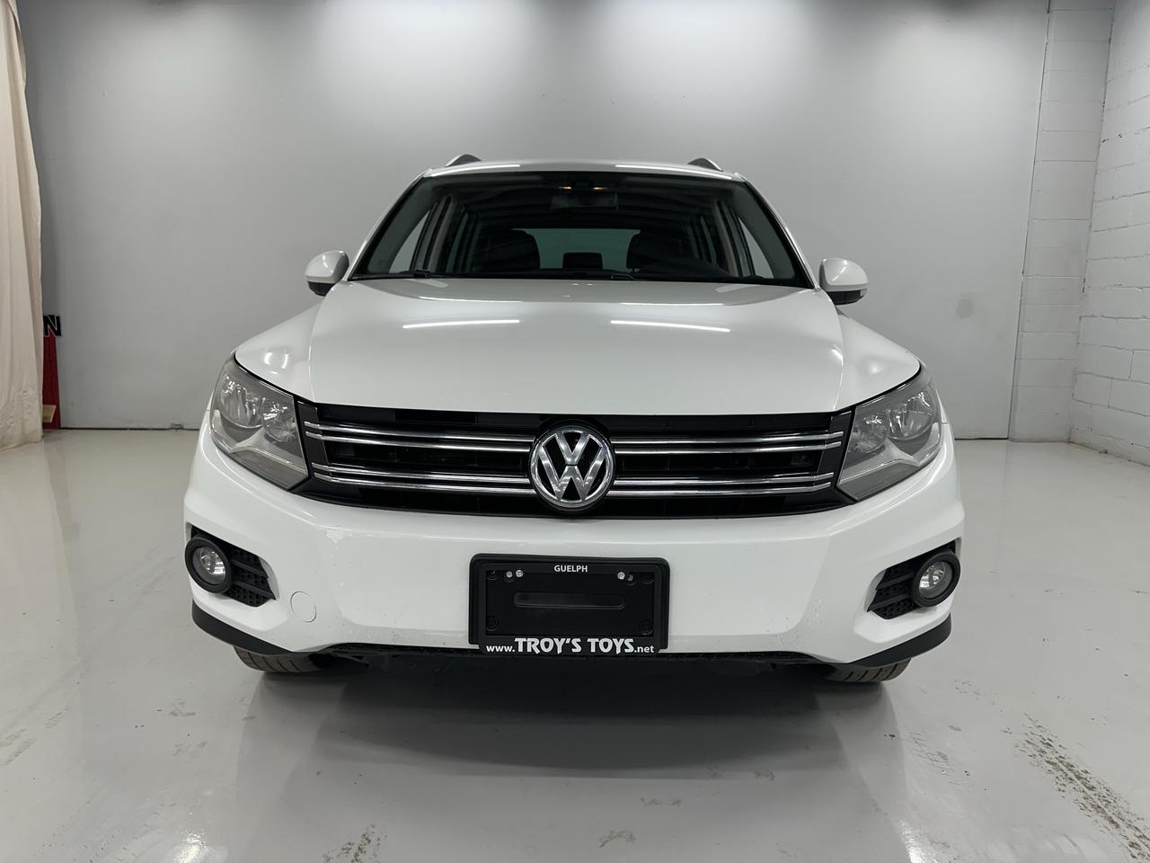 2017 Volkswagen Tiguan 4MOTION 4dr Wolfsburg Edition Photo2