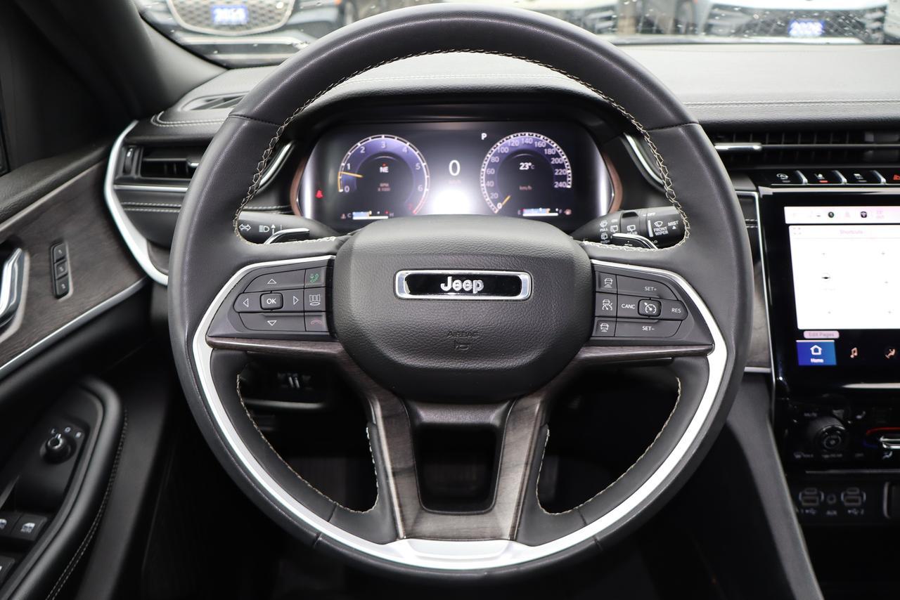 2024 Jeep Cherokee Limited 4X4 Photo