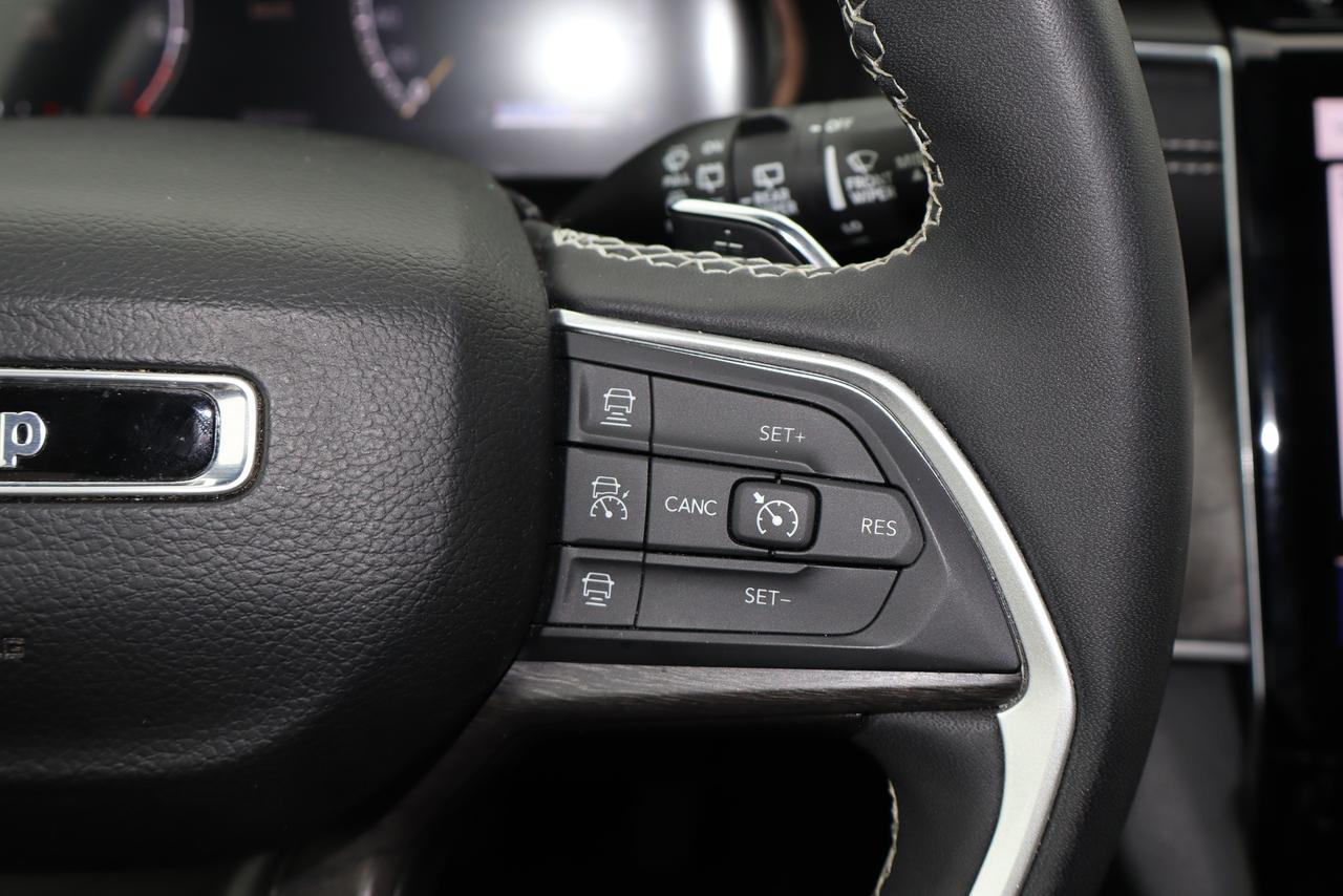 2024 Jeep Cherokee Limited 4X4 Photo