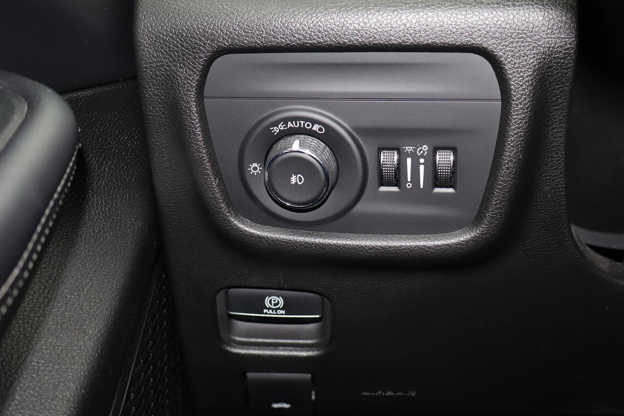 2024 Jeep Cherokee Limited 4X4 Photo