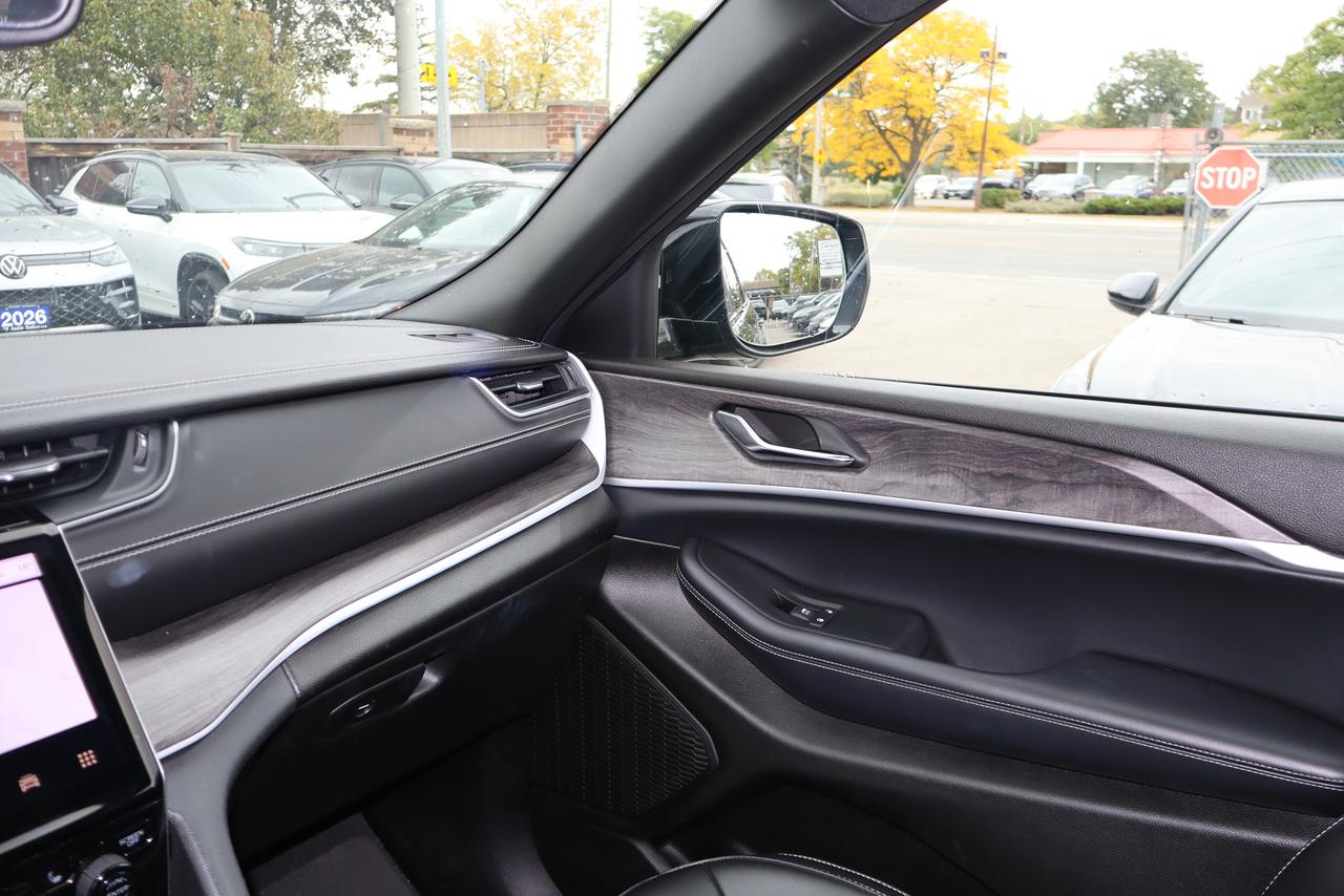 2024 Jeep Cherokee Limited 4X4 Photo