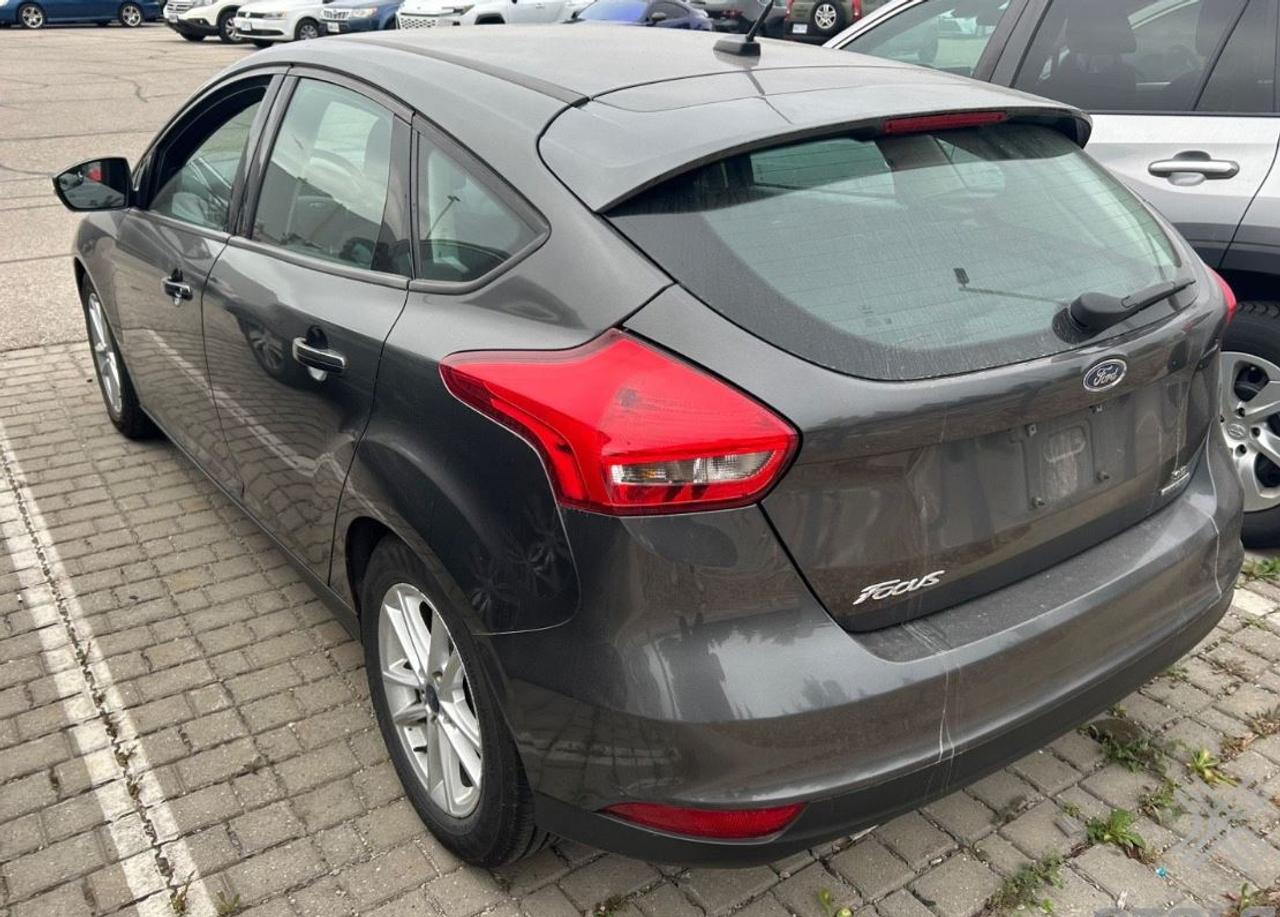2015 Ford Focus SE 5dr Hatch One Owner-Dealer Serviced LOW KM'S ! Photo
