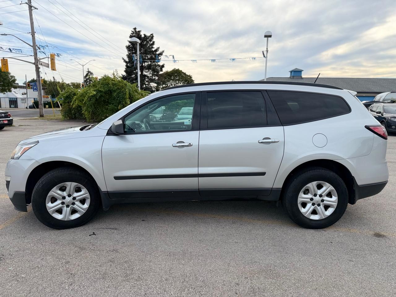 2017 Chevrolet Traverse LS Photo