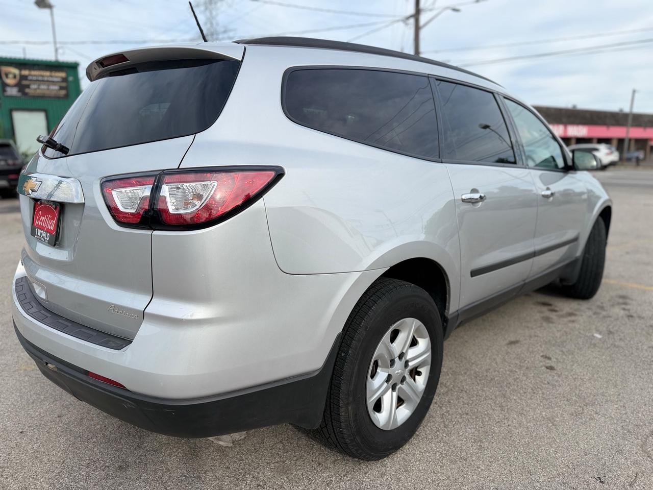 2017 Chevrolet Traverse LS Photo4