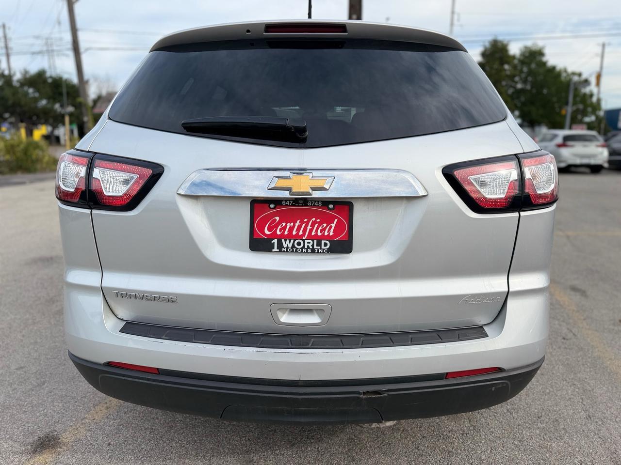 2017 Chevrolet Traverse LS Photo