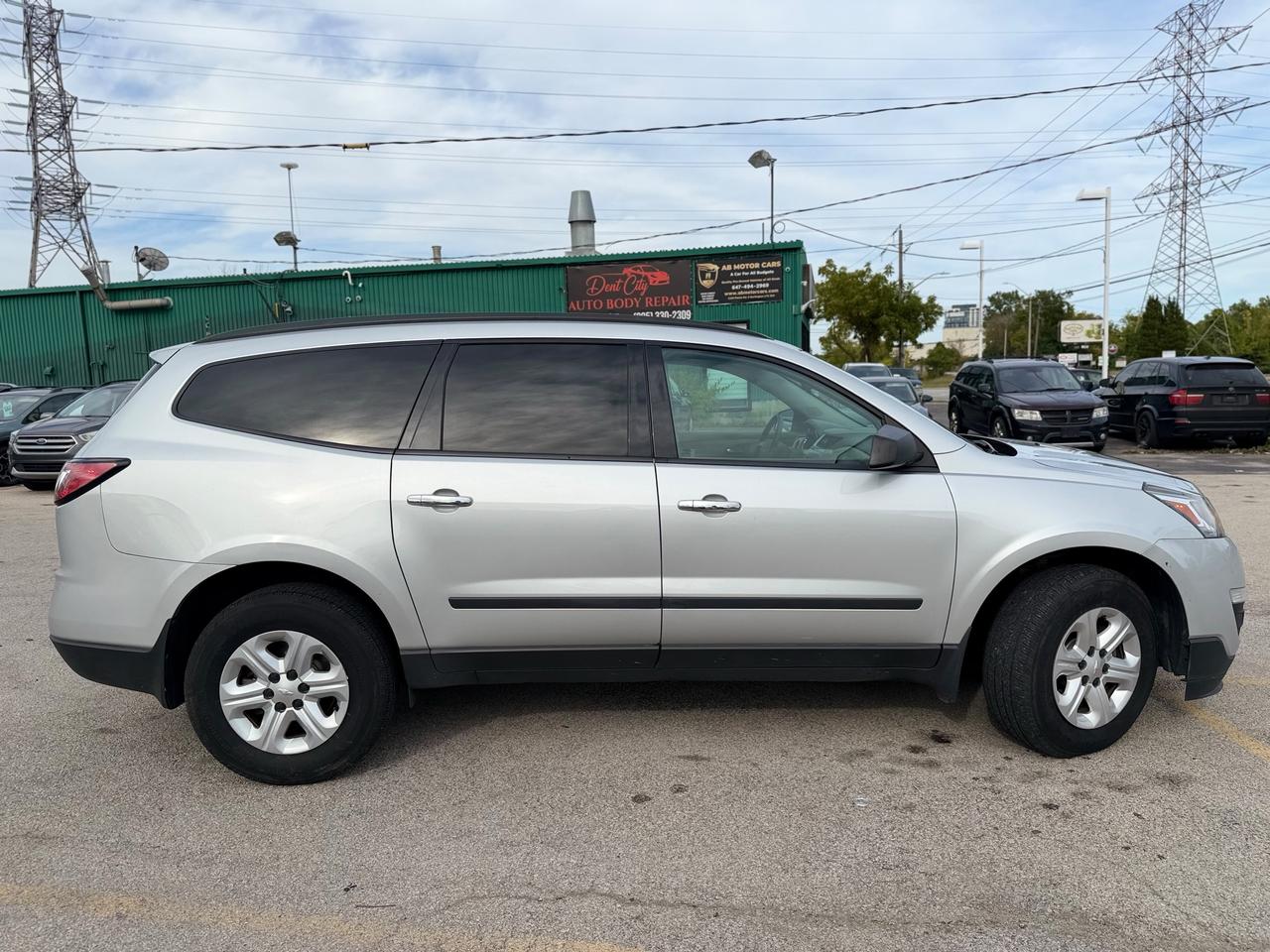 2017 Chevrolet Traverse LS Photo