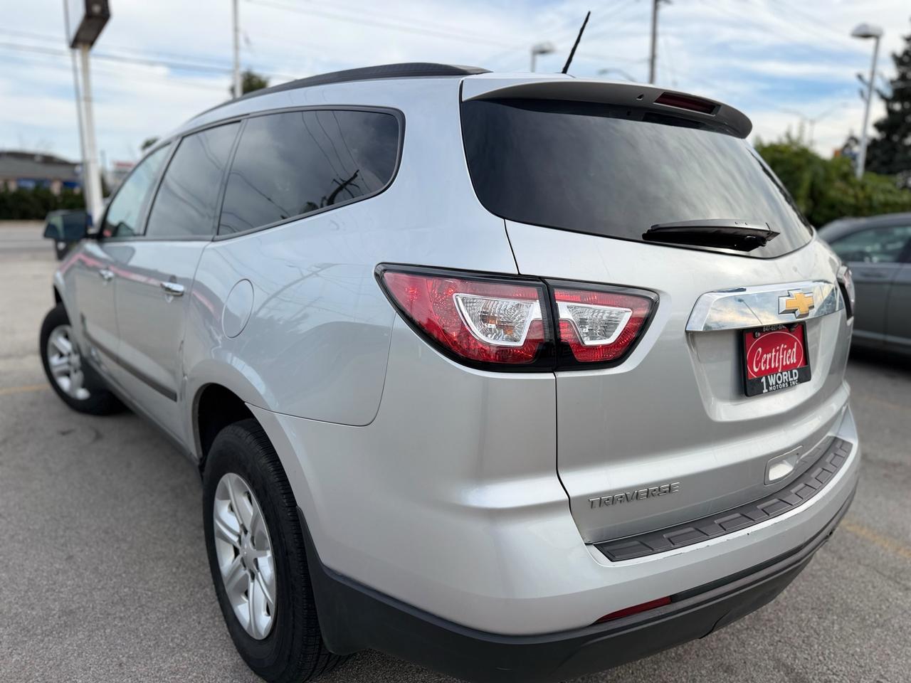 2017 Chevrolet Traverse LS Photo