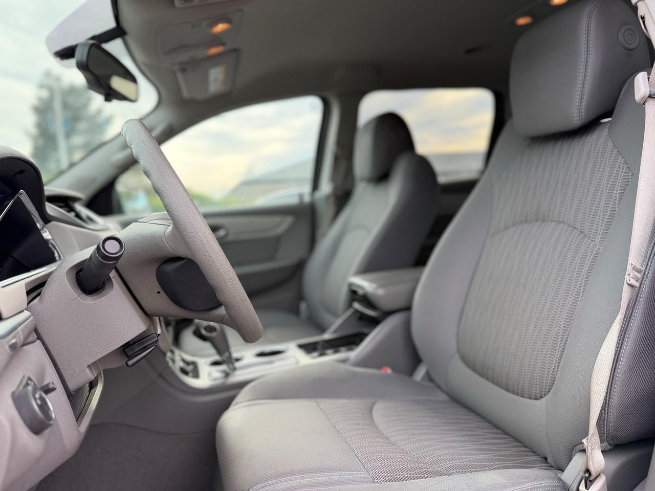 2017 Chevrolet Traverse LS Photo