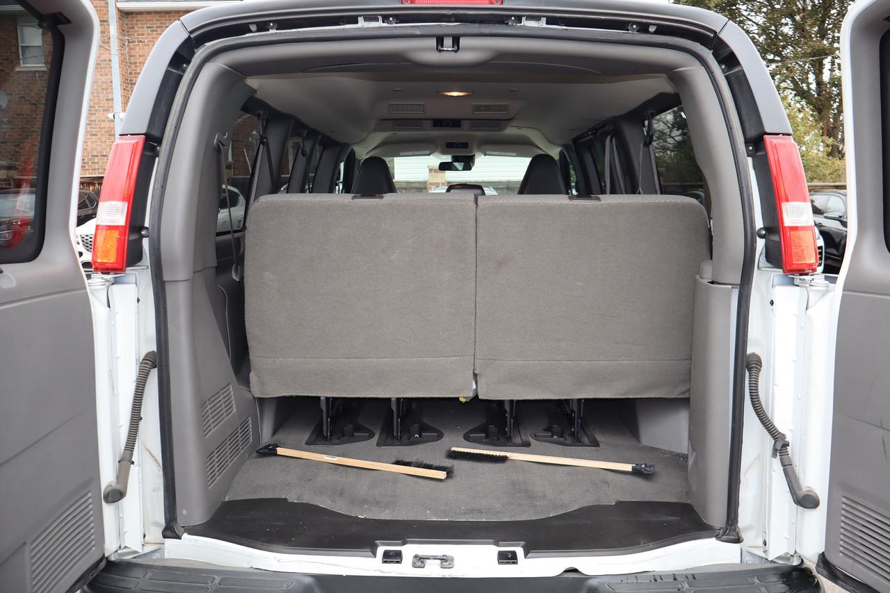 2023 Chevrolet Express RWD 3500 135" LT Photo