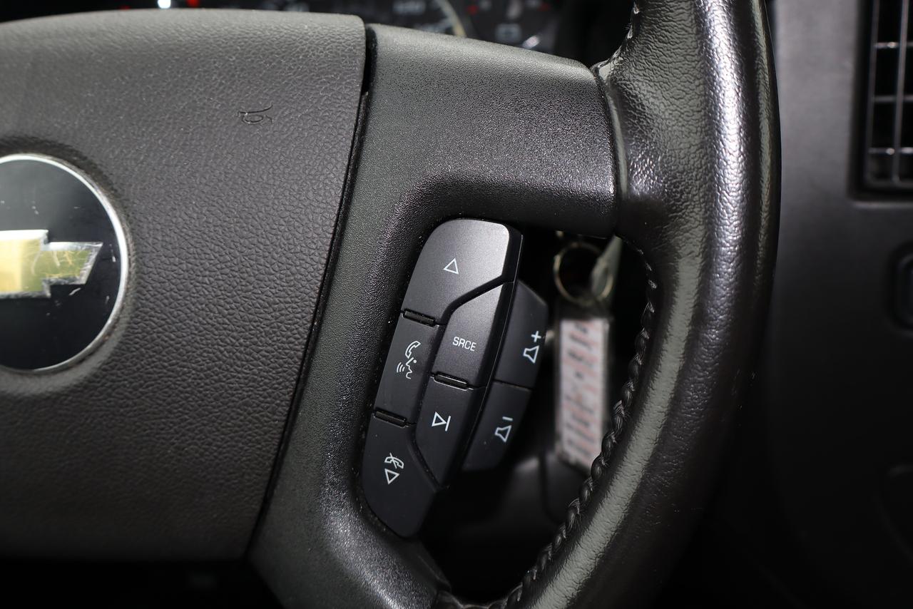 2023 Chevrolet Express RWD 3500 135" LT Photo