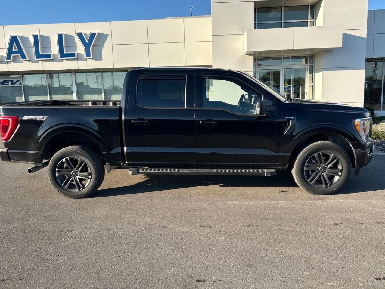 2022 Ford F-150 XLT 4WD SuperCrew 5.5' Box Photo5
