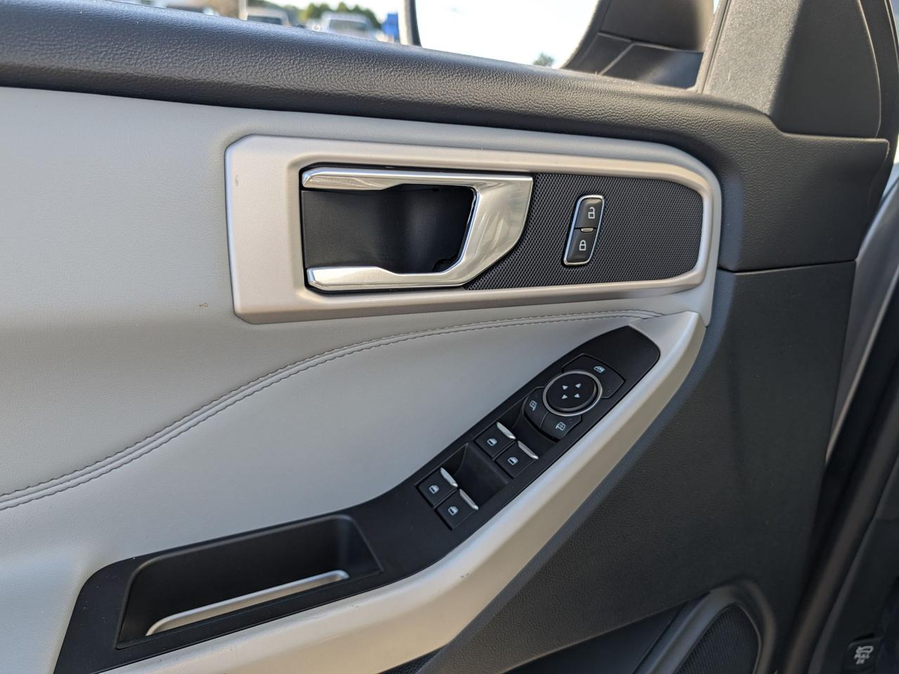 2021 Ford Explorer XLT 4WD Photo