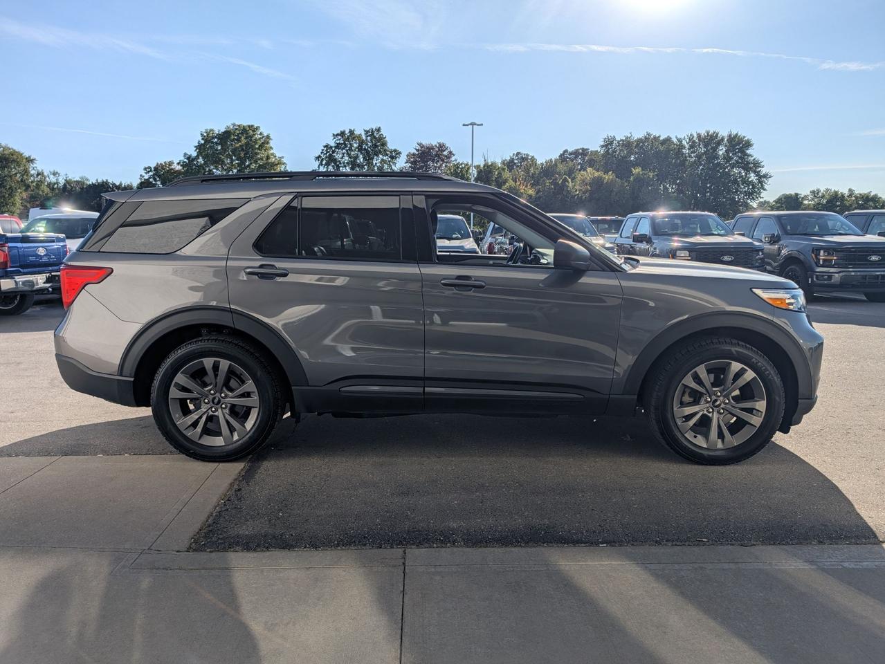 2021 Ford Explorer XLT 4WD Photo