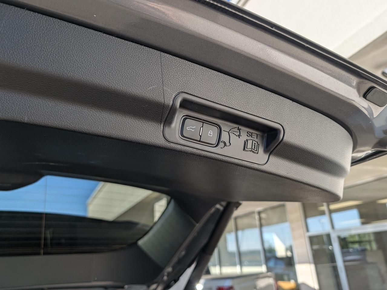 2021 Ford Explorer XLT 4WD Photo