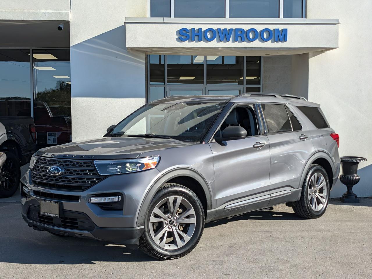 2021 Ford Explorer XLT 4WD Photo0