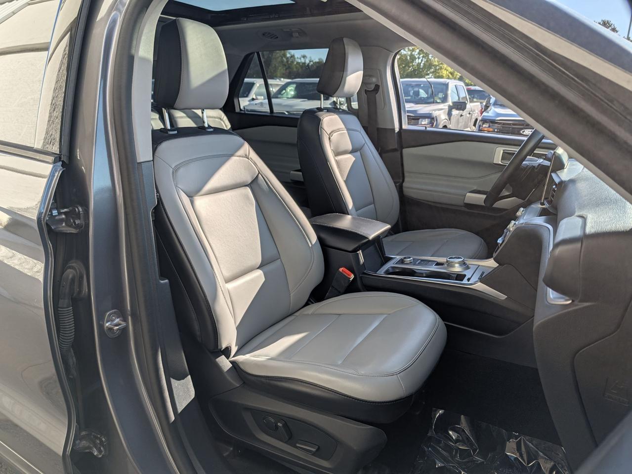 2021 Ford Explorer XLT 4WD Photo