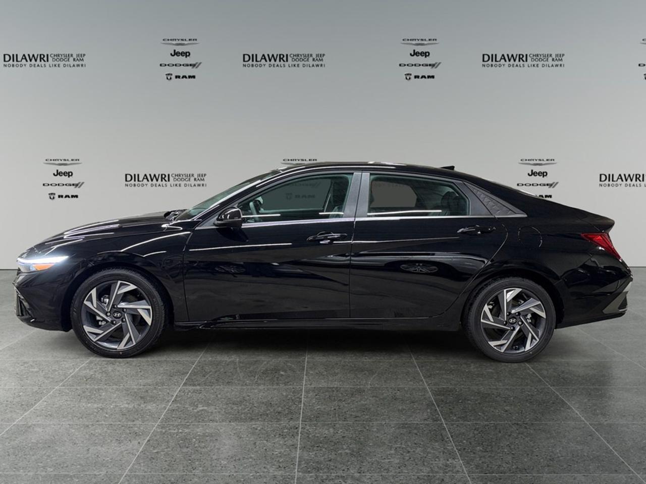 2026 Hyundai Elantra Luxury IVT Photo1