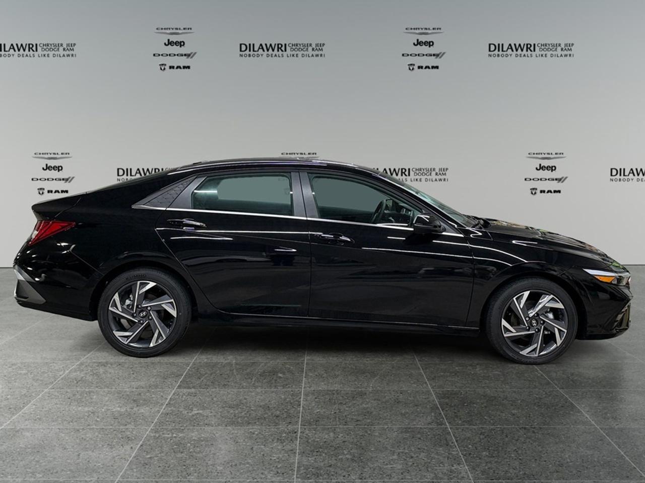 2026 Hyundai Elantra Luxury IVT Photo