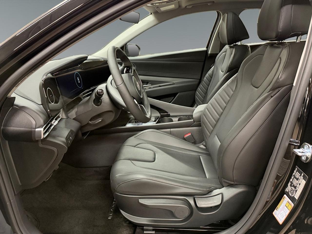 2026 Hyundai Elantra Luxury IVT Photo