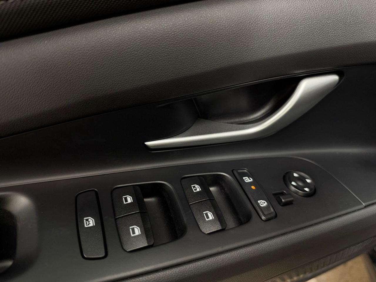 2026 Hyundai Elantra Luxury IVT Photo