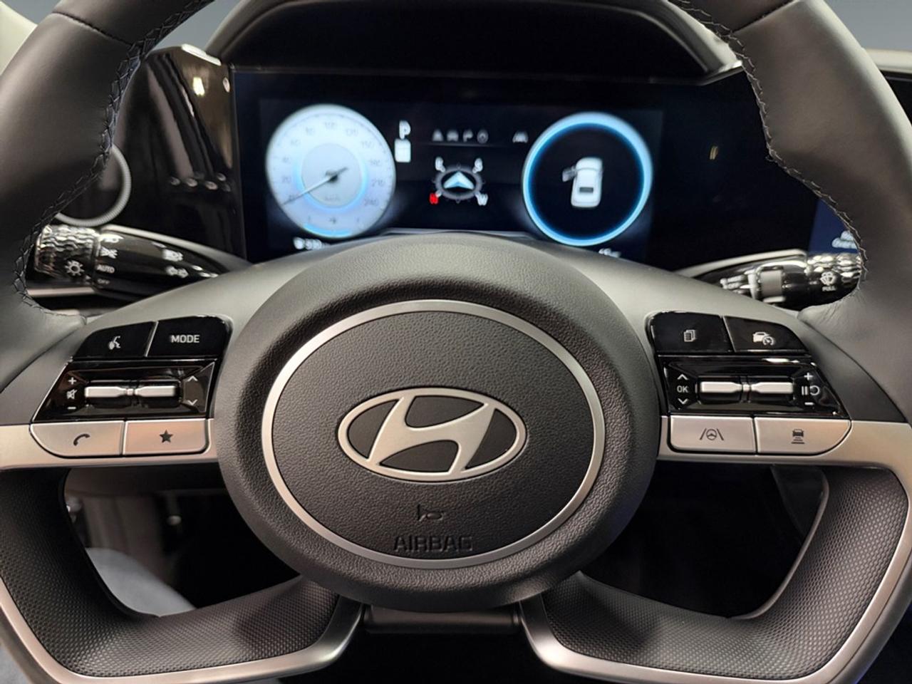 2026 Hyundai Elantra Luxury IVT Photo