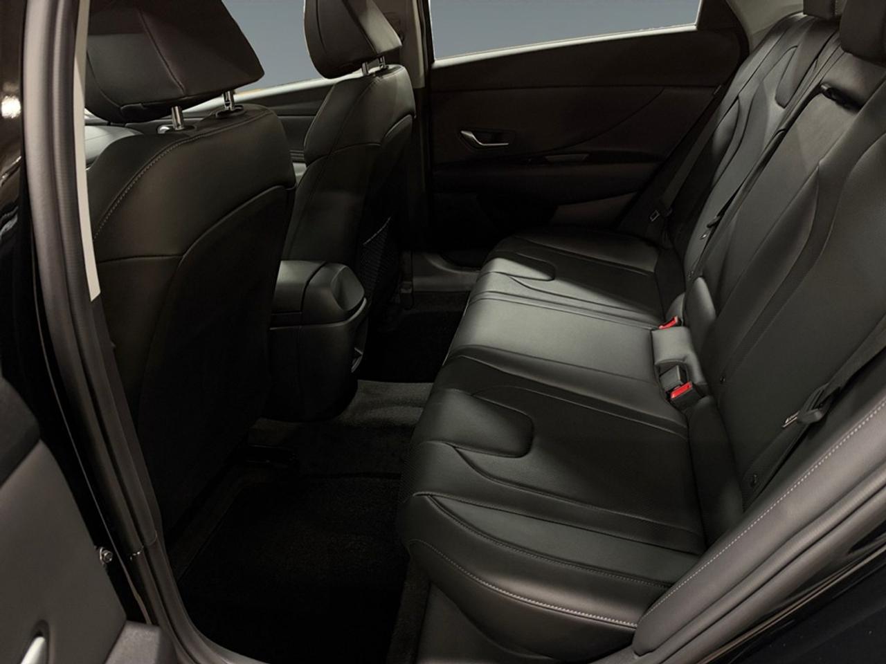 2026 Hyundai Elantra Luxury IVT Photo
