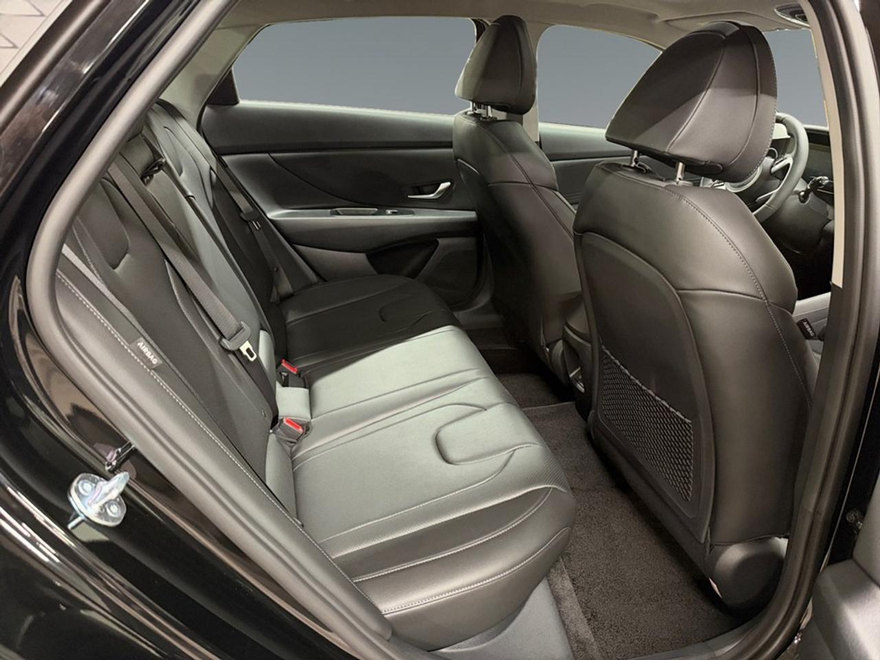 2026 Hyundai Elantra Luxury IVT Photo