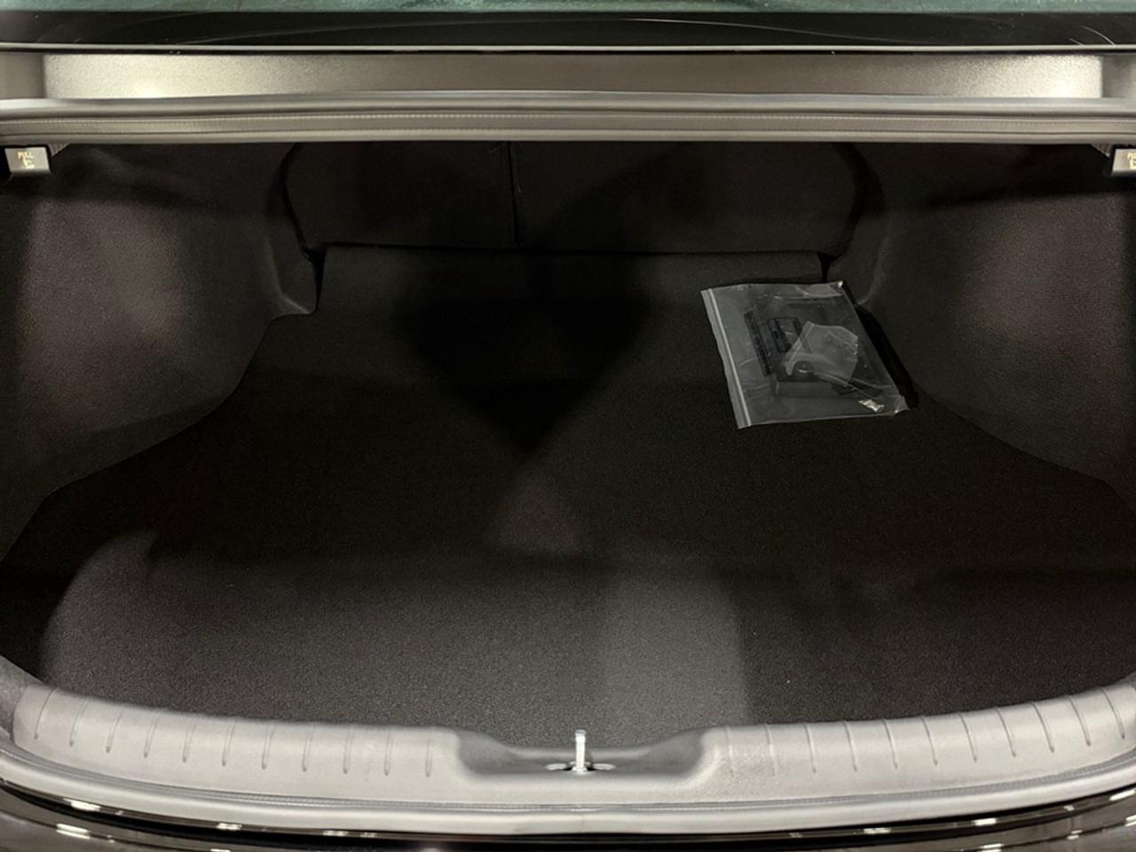2026 Hyundai Elantra Luxury IVT Photo